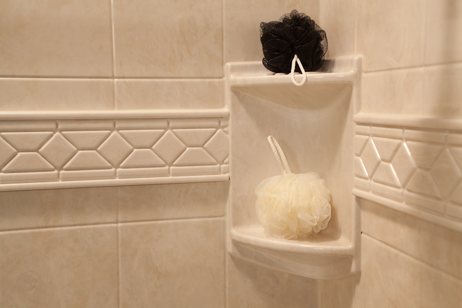 Travertine two-shelf corner caddy with 8x10 walls and listello trim